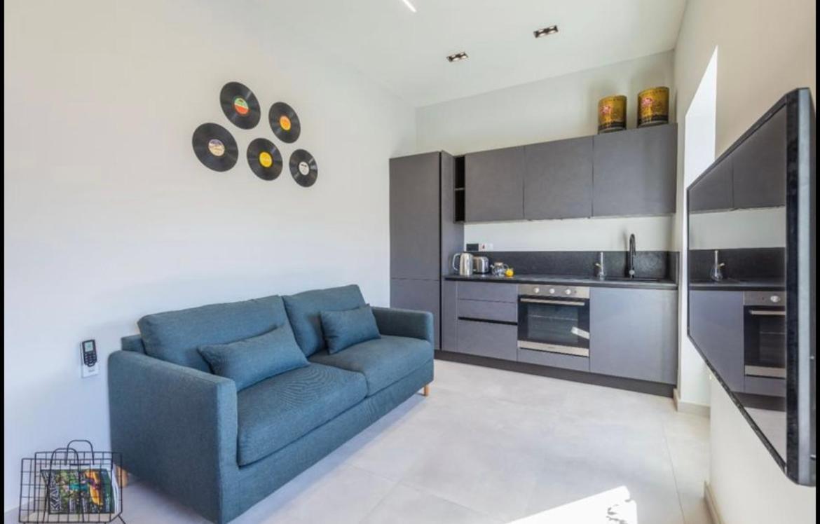 New - Designer Finished 1 Bedroom Apartment A 5 Minutes Ferry Away From Valletta Mosta Buitenkant foto